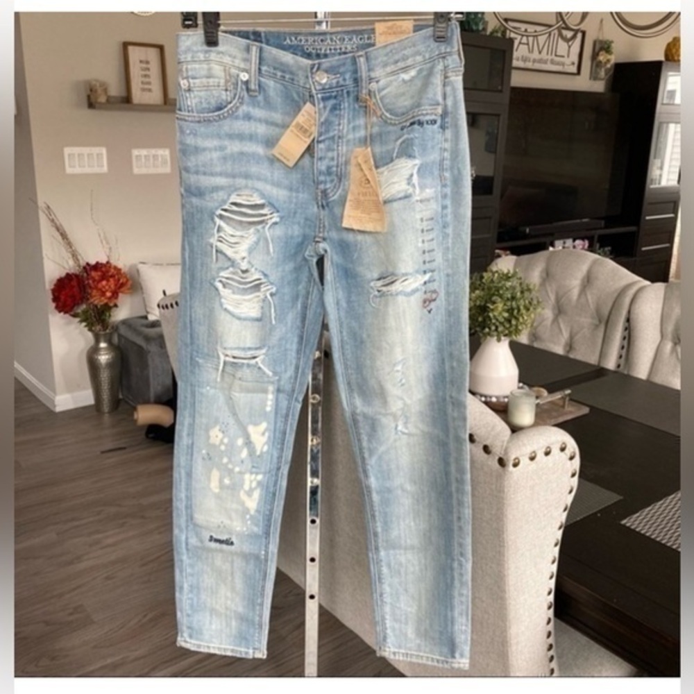 ✨NEW American Eagle vintage boyfriend destructive patch jeans 0
Inseam-26.5”